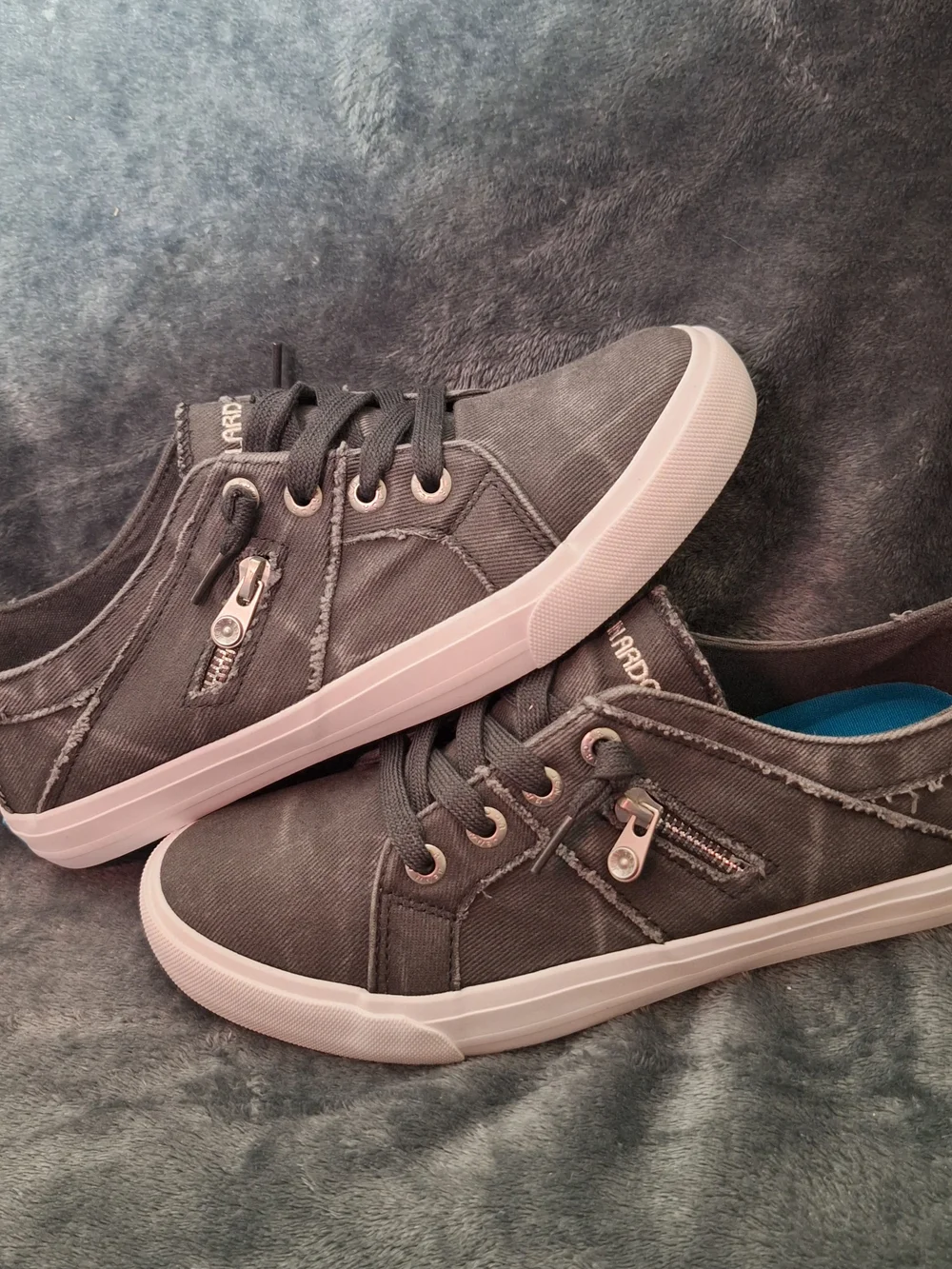 Jenn Ardor Women's Low-Top Sneakers in Charcoal Gray Size 9.5